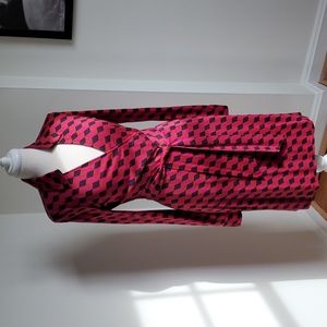 Vintage Diane von Furstenberg 100% silk wrap dress in pink/red/black pattern